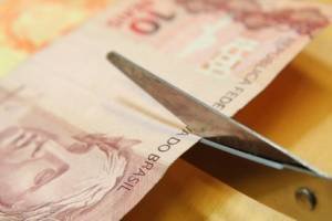 Governo prepara cortes de gastos em torno de R$20 bi, dizem jornais