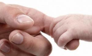 Sancionada medida que amplia licença-paternidade para 20 dias