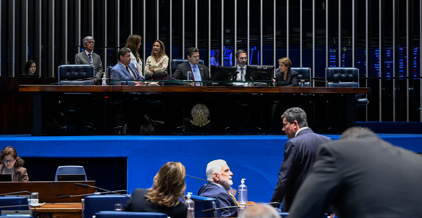 Câmara adia relatório do fim da escala 6x1 em meio a divergências sobre transição e compensação