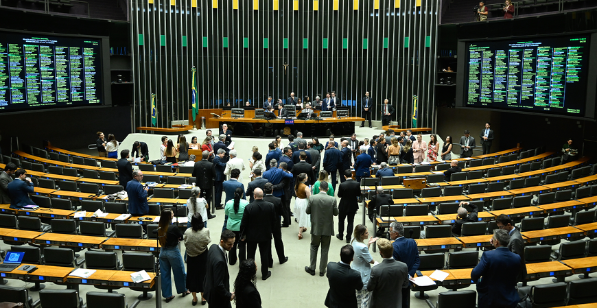 Câmara aprova fim da escala 6x1; confira regras de transição, o que ainda será definido e próximos passos