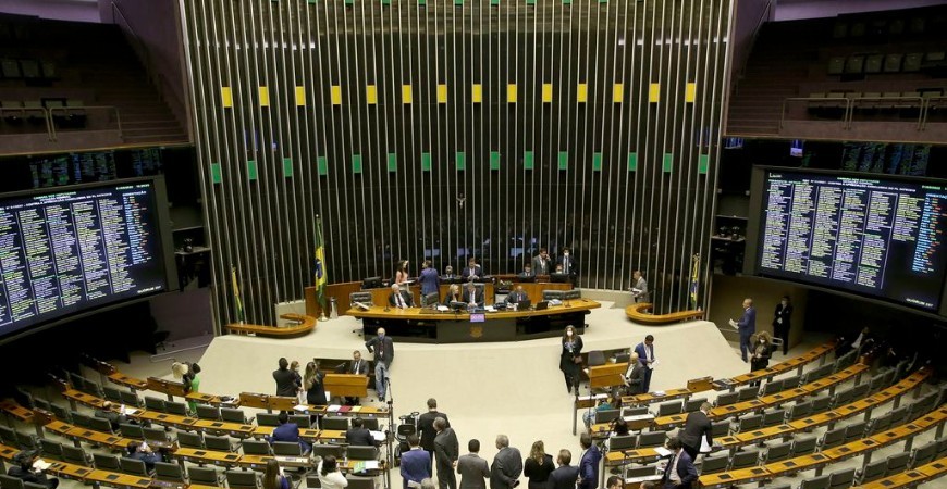 Câmara aprova MP que abre crédito de R$ 27 bi para auxílios sociais