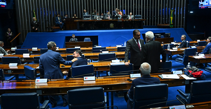 Comissão aprova fim da escala 6x1 com previsão de jornada de 36h semanais; texto segue para o Senado