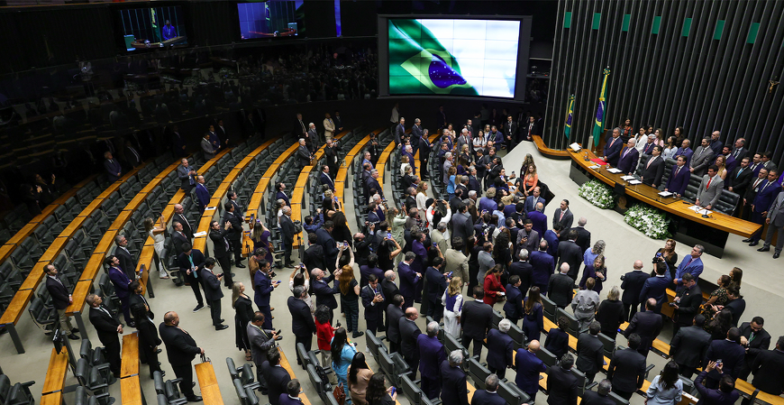 Congresso analisa PL que paga 13º salário para beneficiários do Bolsa Família