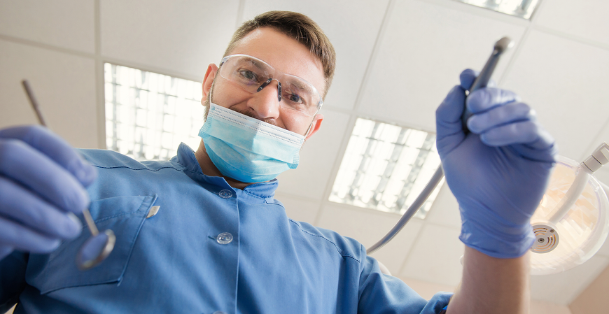 Dentista pode atestar falta ao trabalho? Confira o que diz a lei