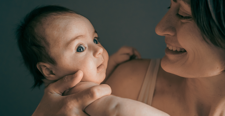 Fim da carência para licença-maternidade avança no INSS