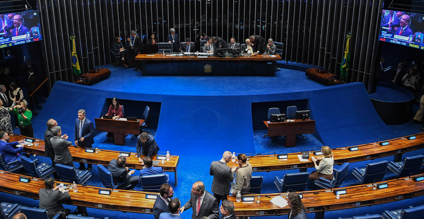Votação do fim da escala 6x1 é adiada após pedido de vista na CCJ