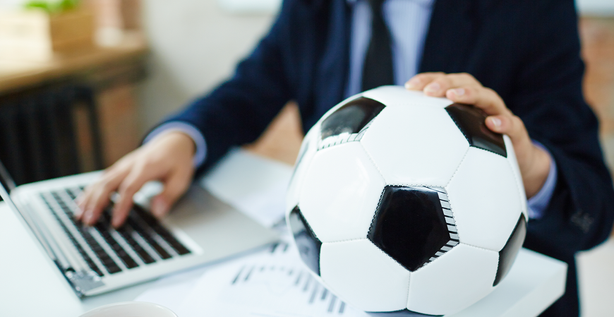 Assistir aos jogos da Copa do Mundo no expediente pode gerar punição? Entenda regras