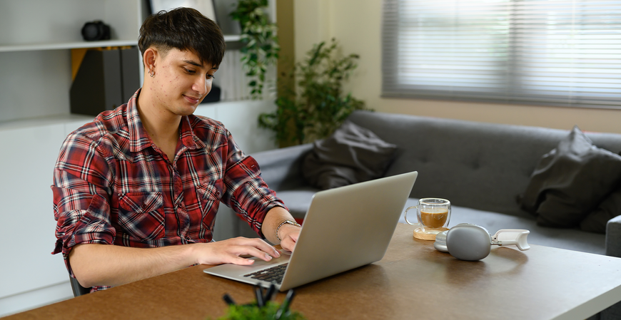 Pesquisa revela que Geração Z prioriza home office e Millennials valorizam mais o dinheiro; veja o que cada geração busca no trabalho