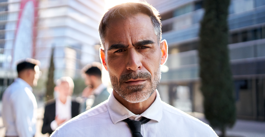 Mais de 50% dos trabalhadores já pediram demissão por causa de chefes ruins e 49% priorizam boa liderança a salário alto, aponta pesquisa