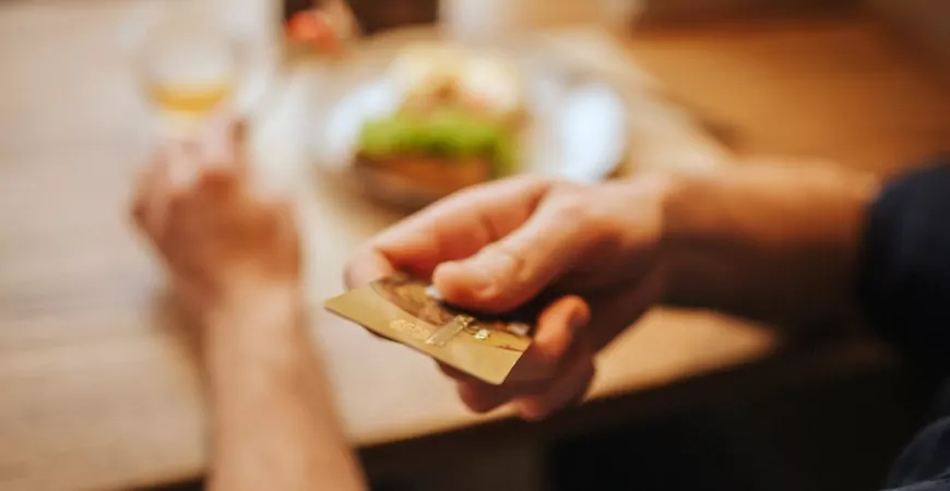 Cartões de vale-refeição e vale-alimentação passam a ser aceitos em qualquer maquininha em novembro