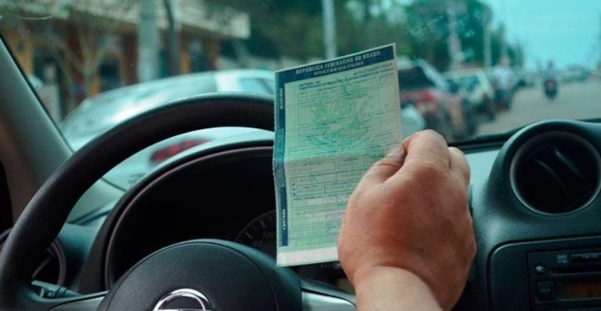 Motoristas que não pagarem IPVA podem receber multa e ter nome restrito