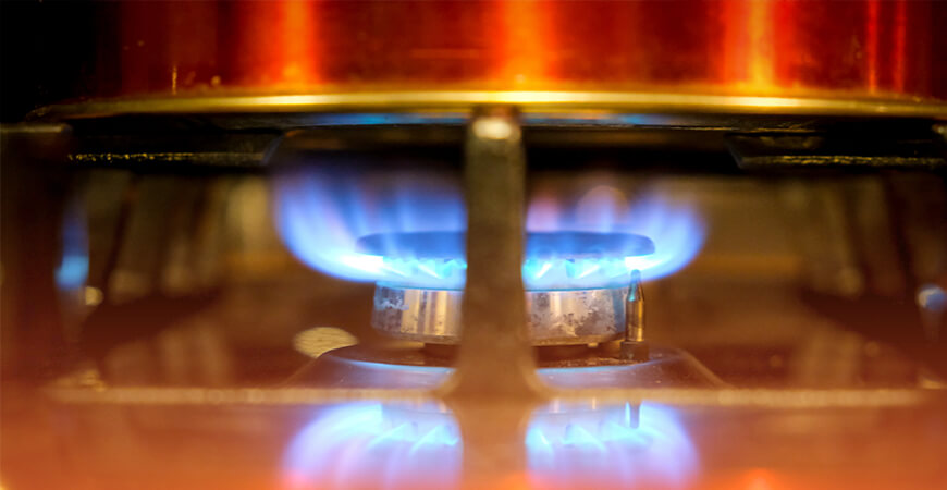 Câmara aprova auxílio-gás para famílias de baixa renda; Petrobrás também anuncia ajuda de R$ 300 mi para causa