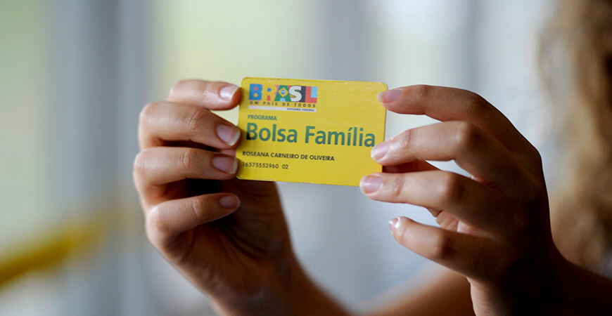 Auxílio Brasil exclui mais de 140 mil famílias antes beneficiadas pelo Bolsa Família
