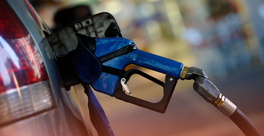 Gasolina mais barata: Petrobras anuncia redução do preço para refinarias a partir de hoje (15)