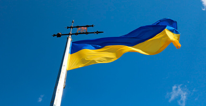 Ucrânia: saques em dinheiro passam a ser limitados e compras em moeda estrangeira são suspensas