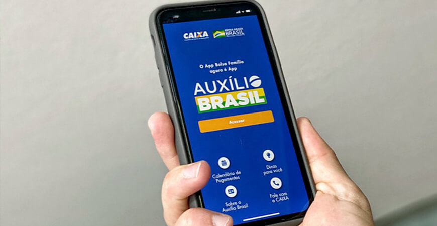Presidente da Câmara afirma que existe chance de aumento do Auxílio Brasil