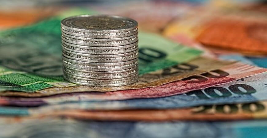 Bolsonaro avaliar trocar reajuste salarial por aumento no vale-alimentação