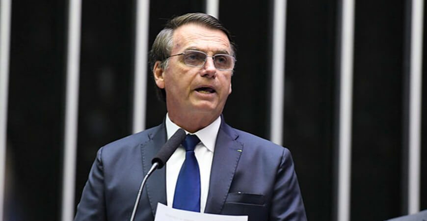 Bolsonaro sanciona lei mas veta saque do auxílio-alimentação após 60 dias