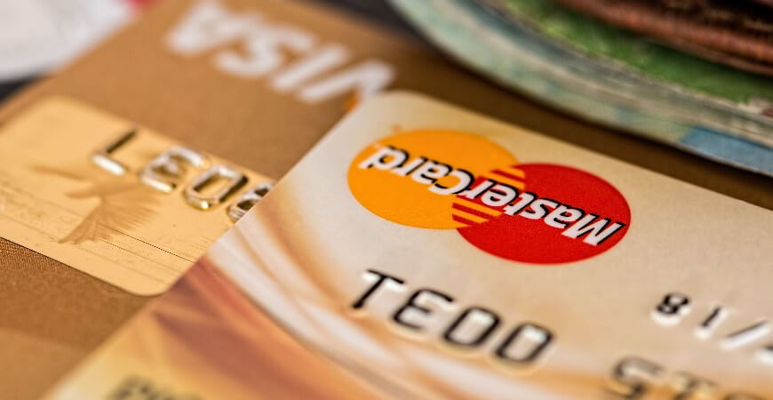 Cartão de crédito: dívidas atingem maior patamar em 8 anos