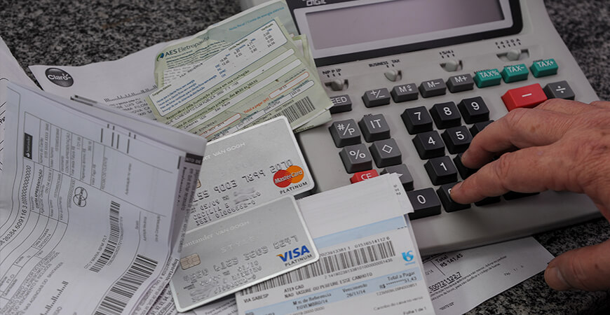 Faturas de cartão simplificadas podem reduzir endividamento