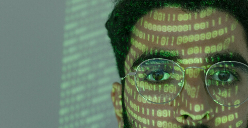 Avanço de conteúdos políticos produzidos com IA amplia desafio de fiscalização digital