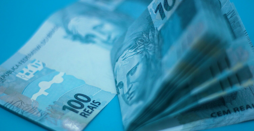 Economia deve superar projeções em 2026, mas dívida pública continua preocupando, diz Siegen