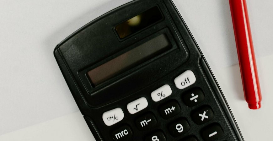 Boas práticas que médias empresas devem adotar ao usar IA nas finanças