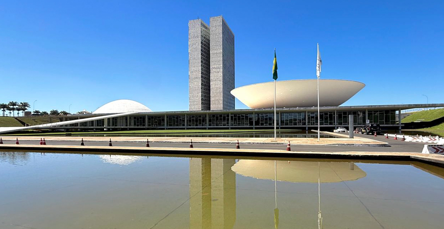 Relator prepara parecer sobre fim da escala 6x1 no Senado e avalia mudanças
