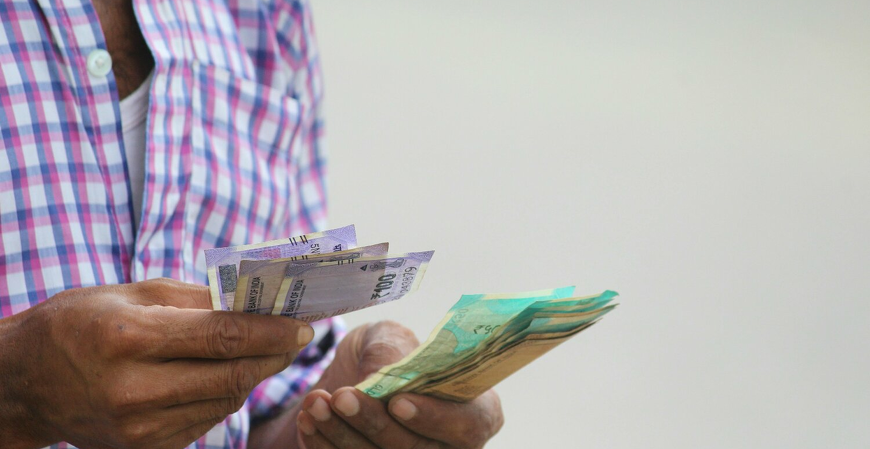 Mês do trabalhador: saque-aniversário ou manter saldo do FGTS? Especialista explica o que avaliar