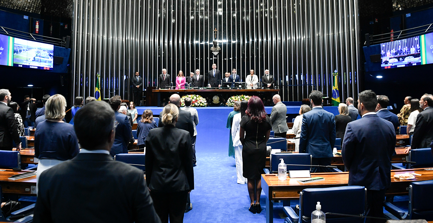 Senadores pedem retirada de urgência de reforma tributária