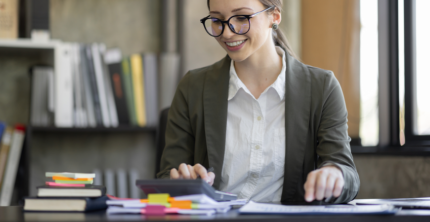 UEL lança processo seletivo com vaga para contador e salário acima de R$ 7 mil
